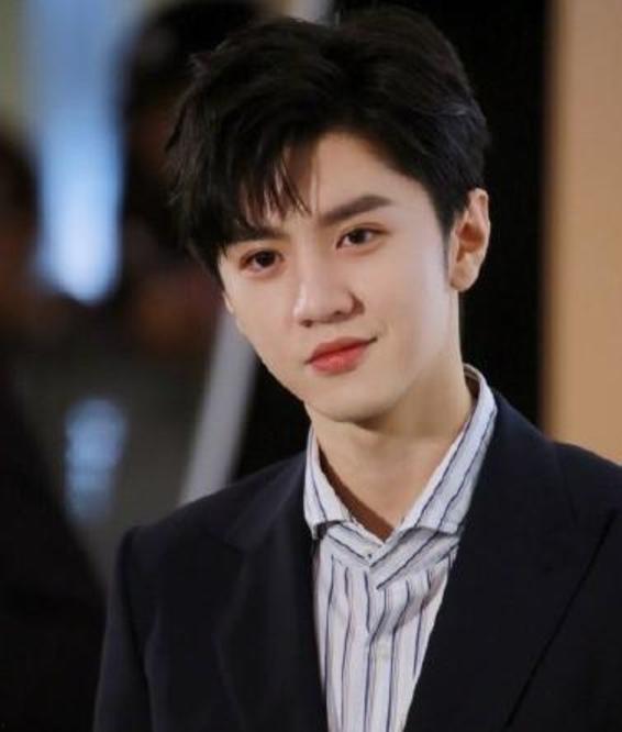 陈哲远娱乐圈爆料视频,揭秘明星幕后真相  第2张